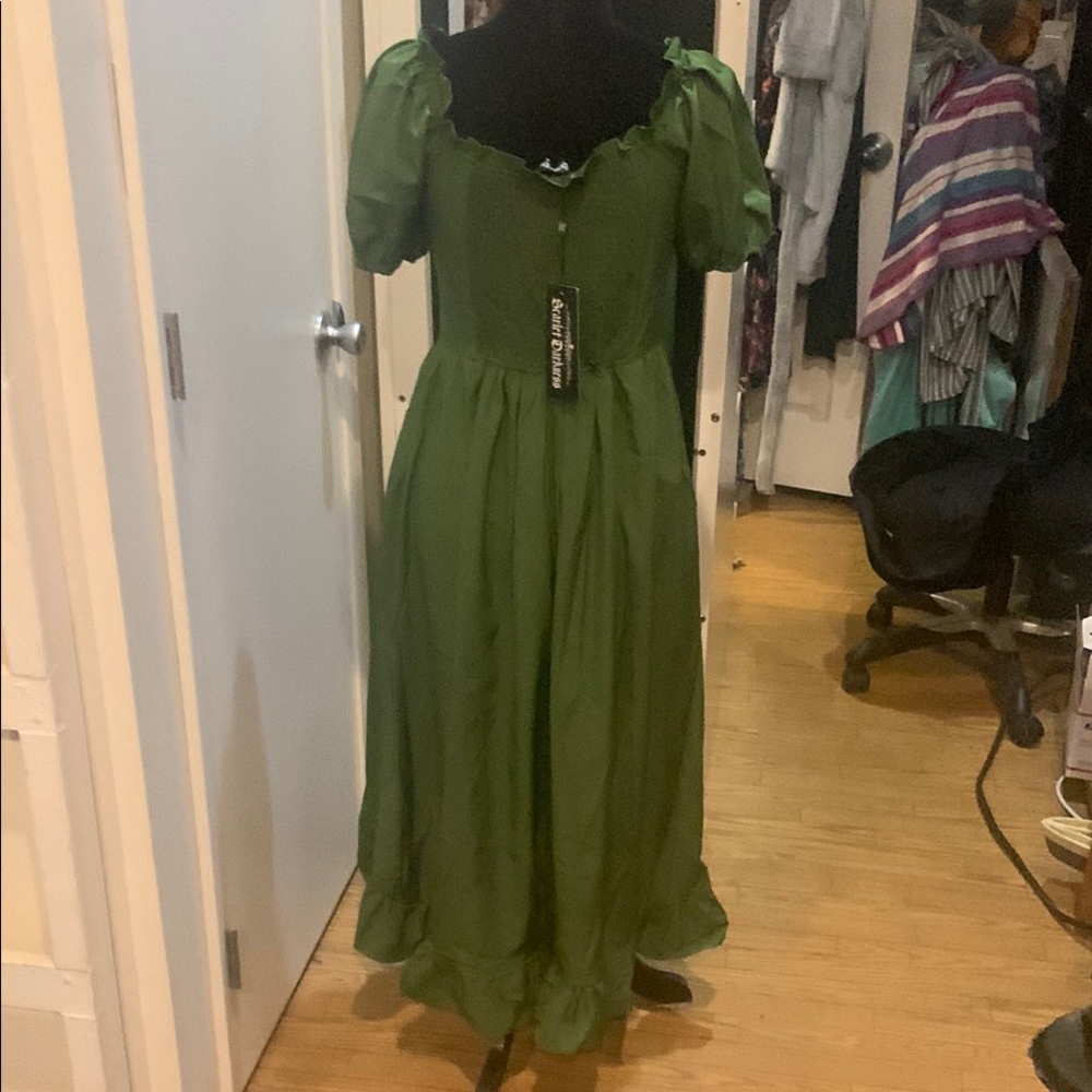 Elegant Green Dress (s) - Picture 3 of 5